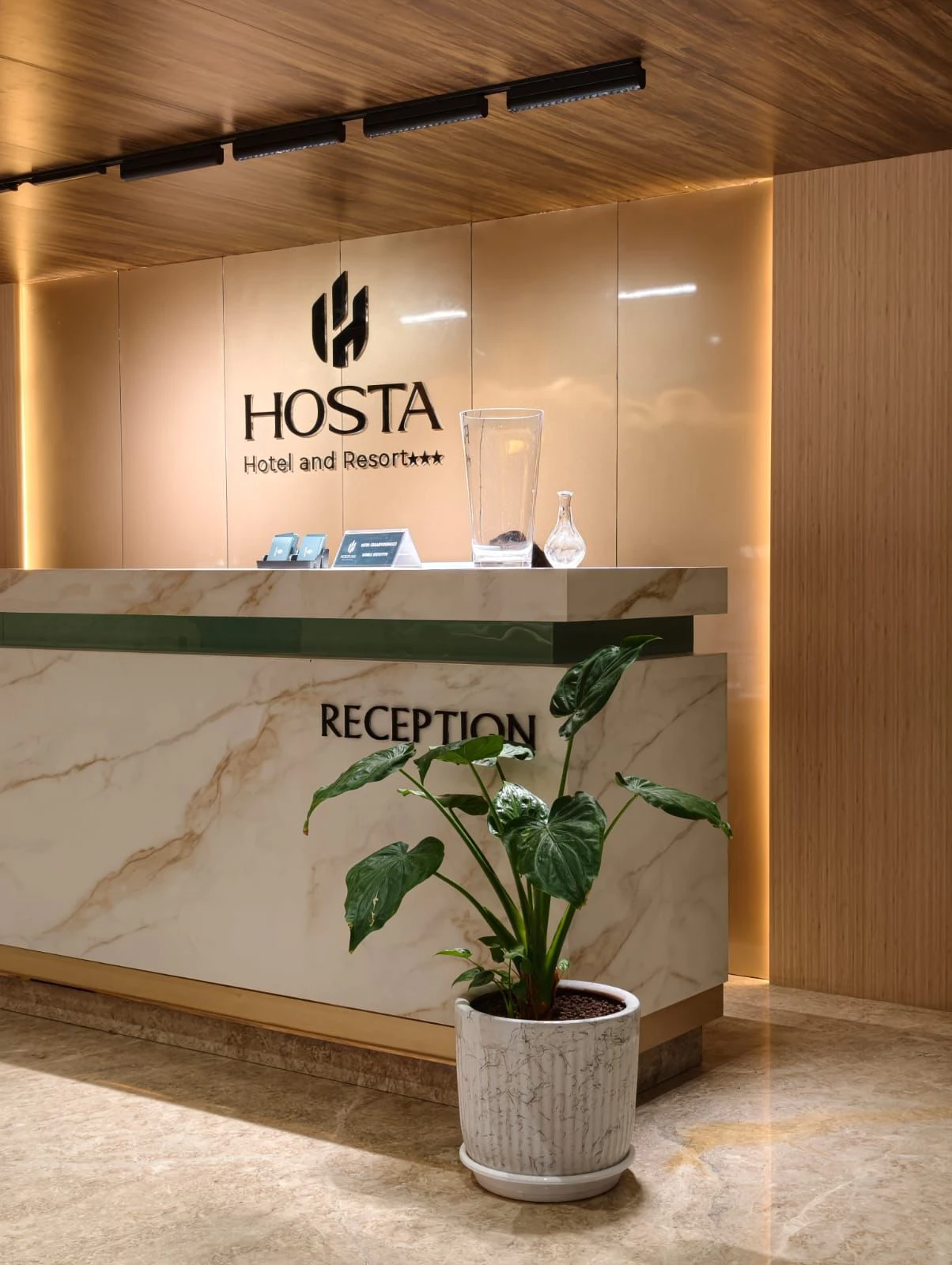Hosta Inn Resort